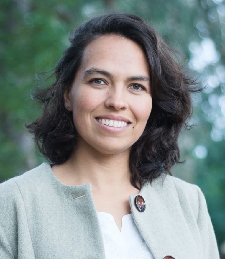 Caroluz — Mentora emocional y Máster en Bioneuroemoción®